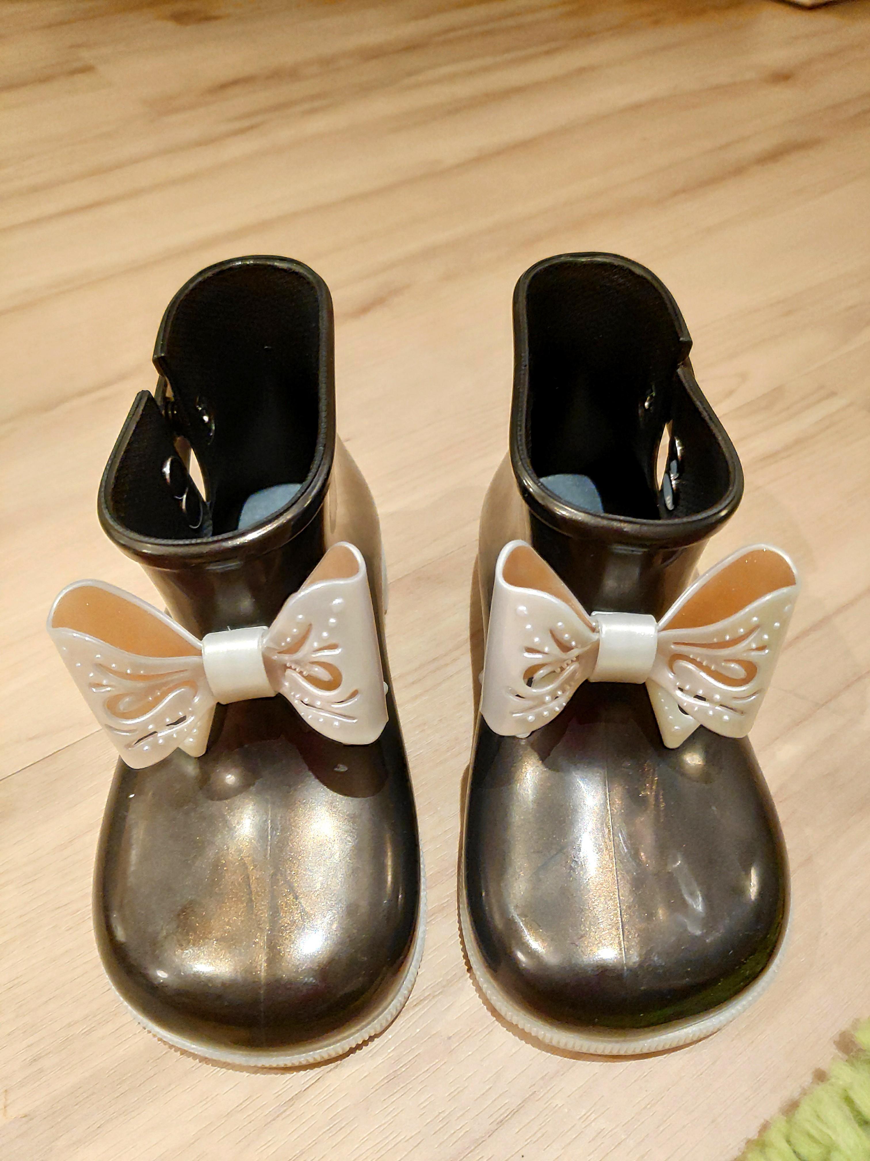 Mini Melissa Sugar Rain Bow Boots Black White in US 9