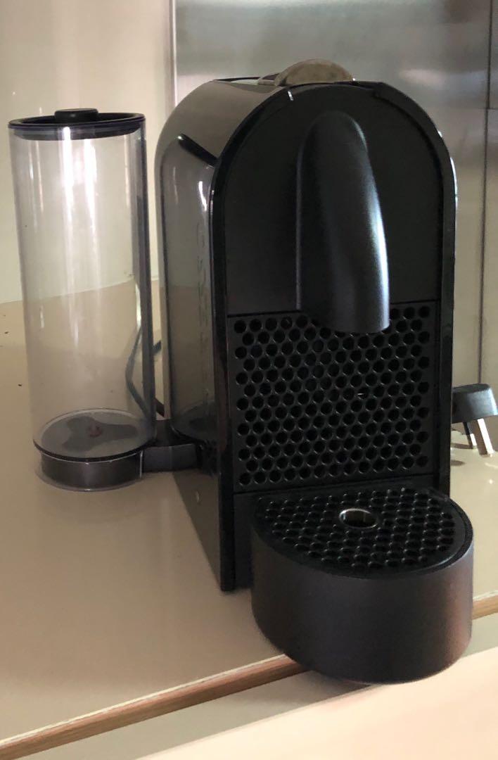 Nespresso machine (broken) free, TV & Home Appliances, Kitchen
