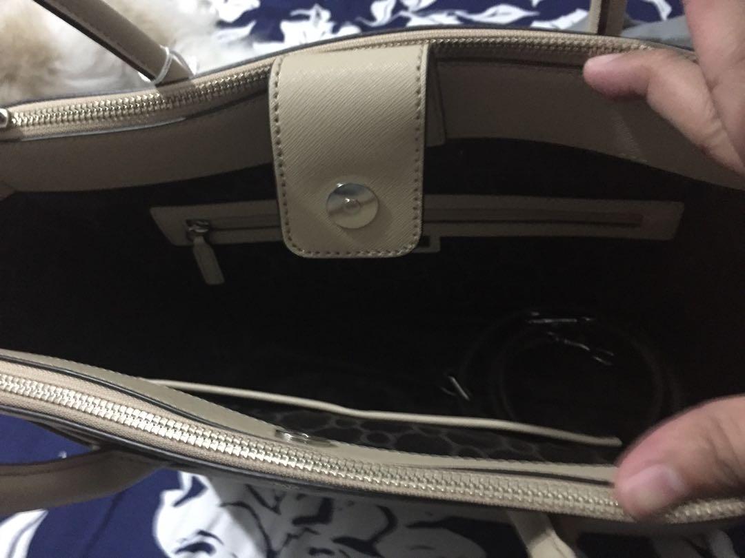 Oroton bag (Category: Luxury Bags & Wallets) located in Taguig. Submitted by dressshoppeph (Listing ID 252848295, Image 2). Description: Oroton is a luxury brand of Australia. Their products are only available in Australia, NZ and Malaysia. Mine was bought in Malaysia last July 2019, original price 1,499.00 Malaysian Ringgit. Includes dust bag and paper bag RFS: too big for me. .