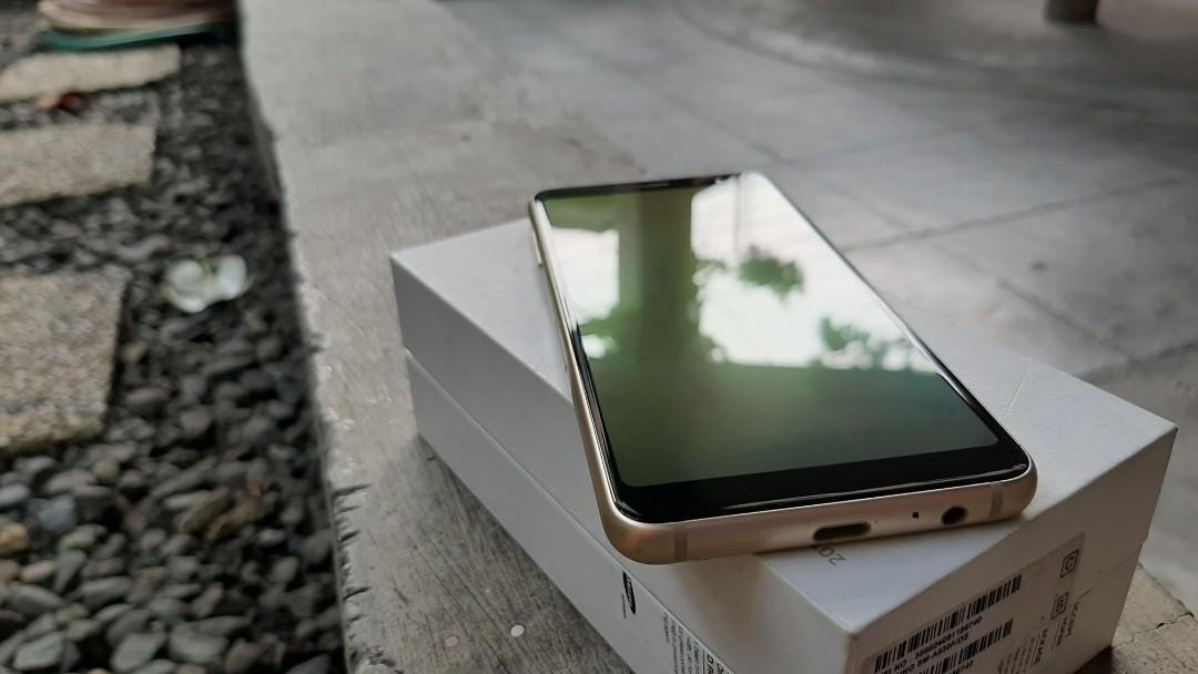 Samsung Galaxy A8 2018 32gb (Category: Samsung) located in Manila. Submitted by conrad.capule (Listing ID 252766006, Image 2). Description: Samsung Galaxy A8 2018 32 gb (64 gb option only for the listing) Gold With box ans charger Bought early 2019 10k neg.