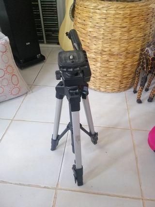 Camera or video tripod