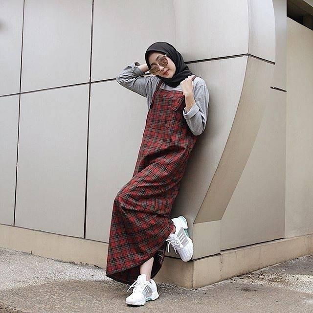 ANYA OVERALL MAROON SKIRT Fesyen Wanita Pakaian Wanita Jumpsuits di Carousell
