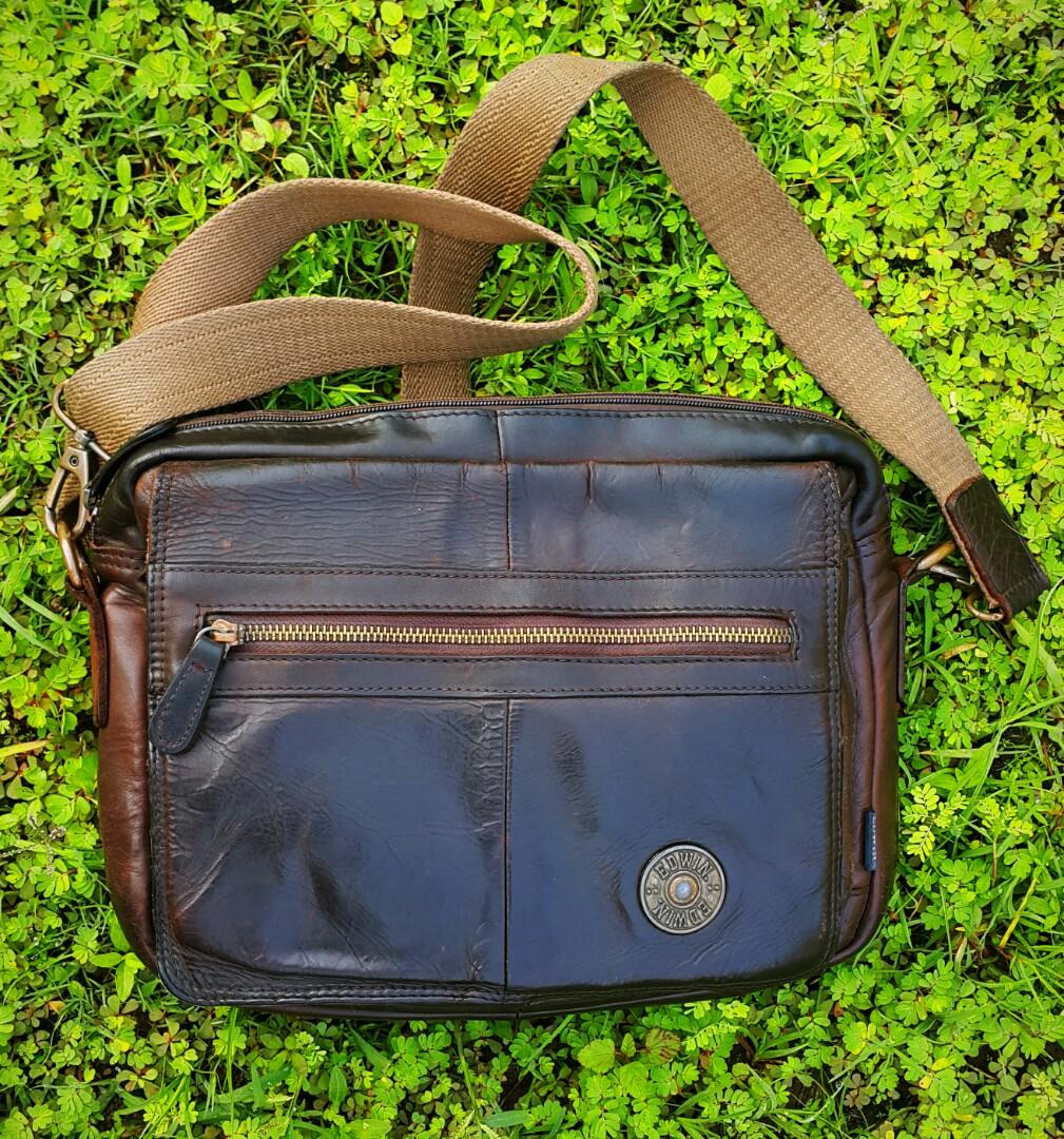 Edwin outlet sling bag