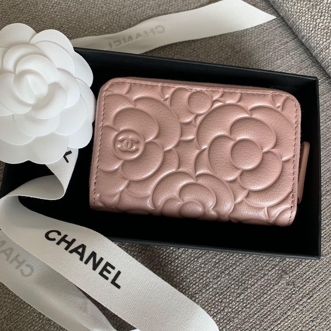 Brand New Full Set* Chanel 19B Camellia Pink Zipped Coin Purse Camelia,  Luxury, Bags & Wallets on Carousell