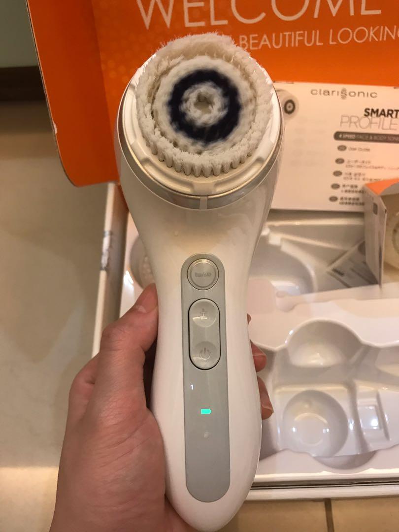Clarisonic (Category: Face Care) located in Kuala Lumpur. Submitted by pingling87 (Listing ID 253051683, Image 3). Description: Used twice excellent condition Brand new replace facial brush head Original price 929 Delivery MYR 15 .