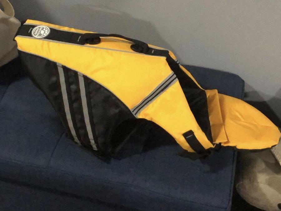 Dog life jacket with chin float Clearance