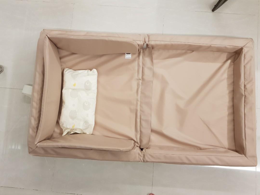compact baby bed