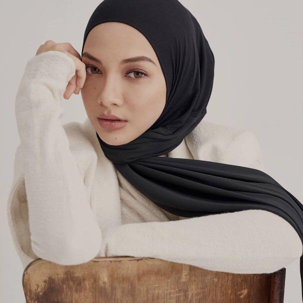 Naelofar Glow Hijab Women S Fashion Muslimah Fashion On Carousell