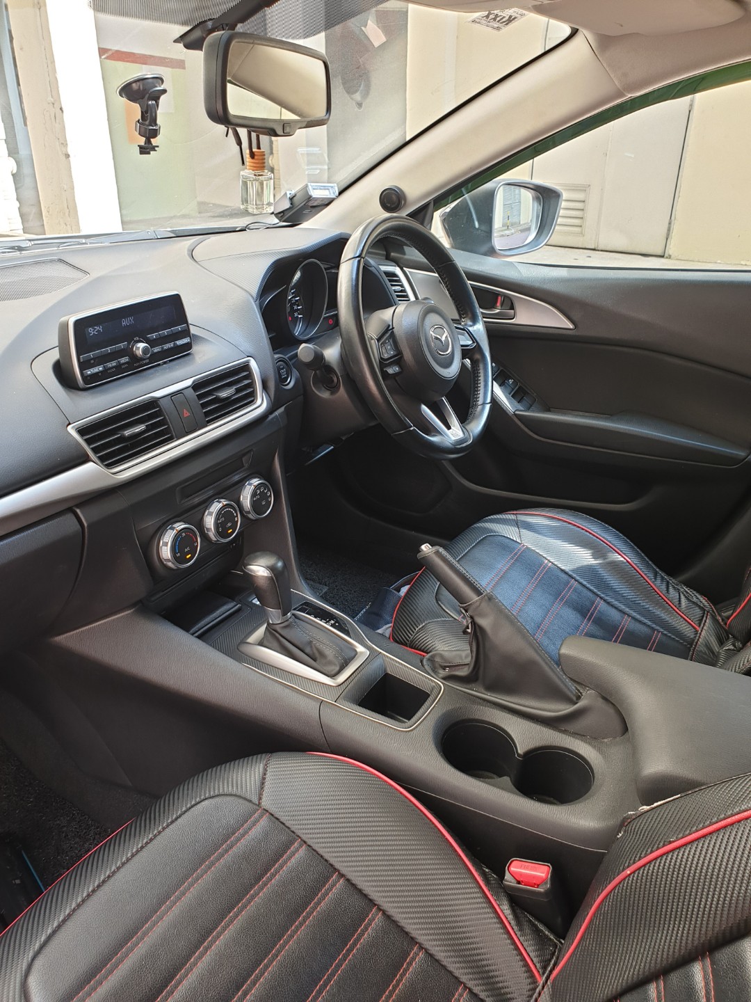 Cheap car rental (Mazda 3)