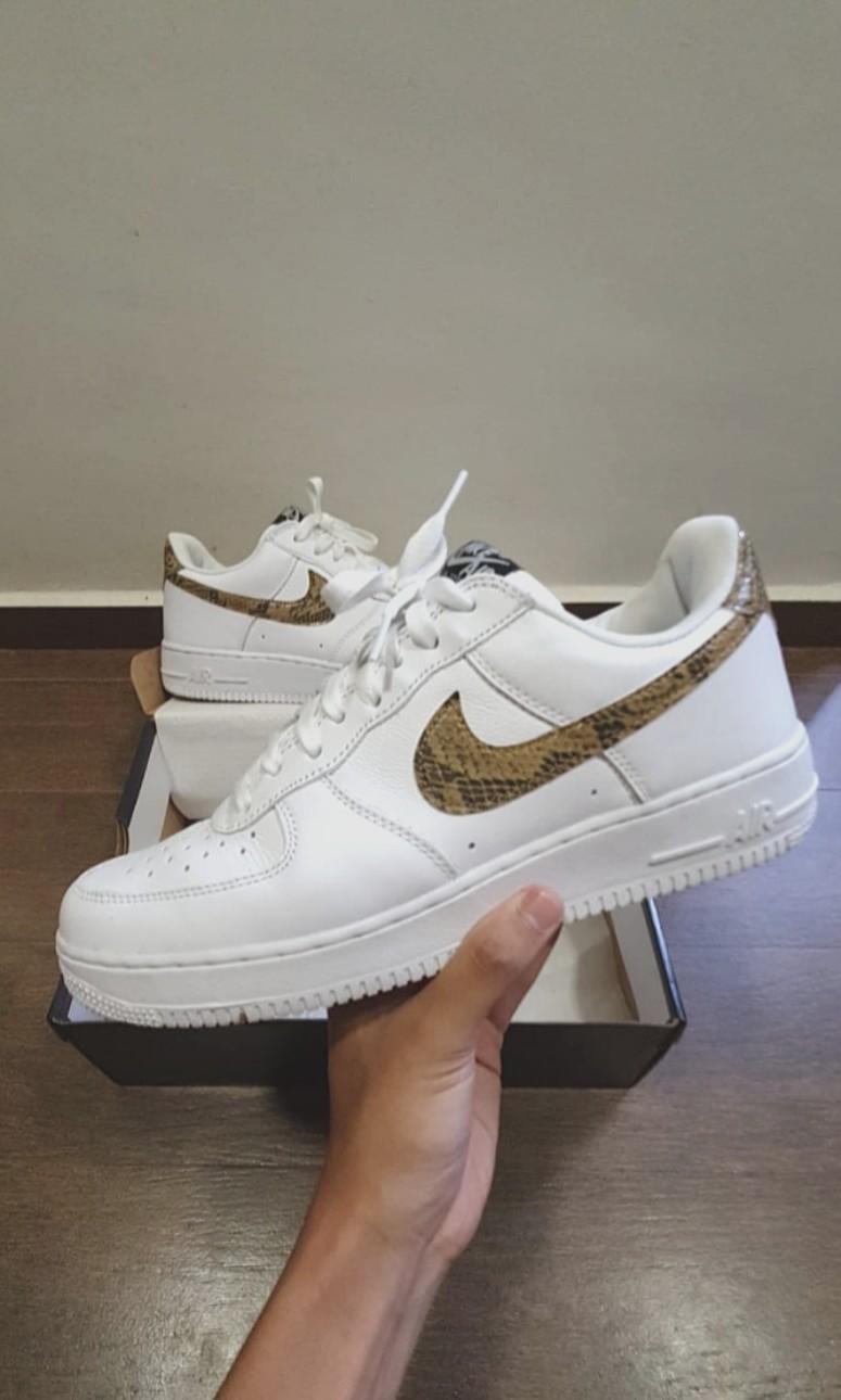 nike snakeskin socks