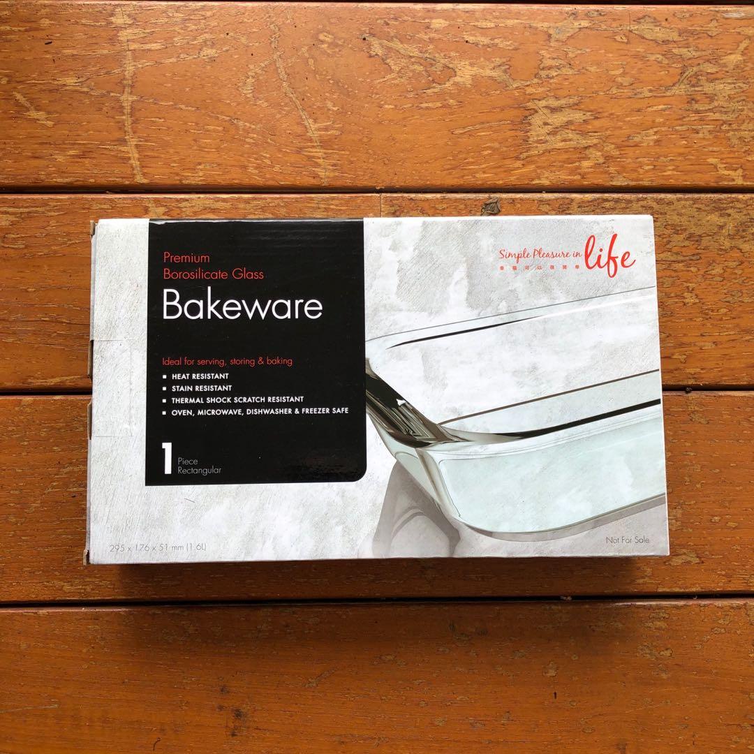 Rectangular Glassware (Category: Other Kitchenware & Tableware) located in Singapore. Submitted by eurotekplc (Listing ID 253040474, Image 1). Description: BN Premium Borosilicate Glass Bakeware Measurements r in the picture Self collection only.