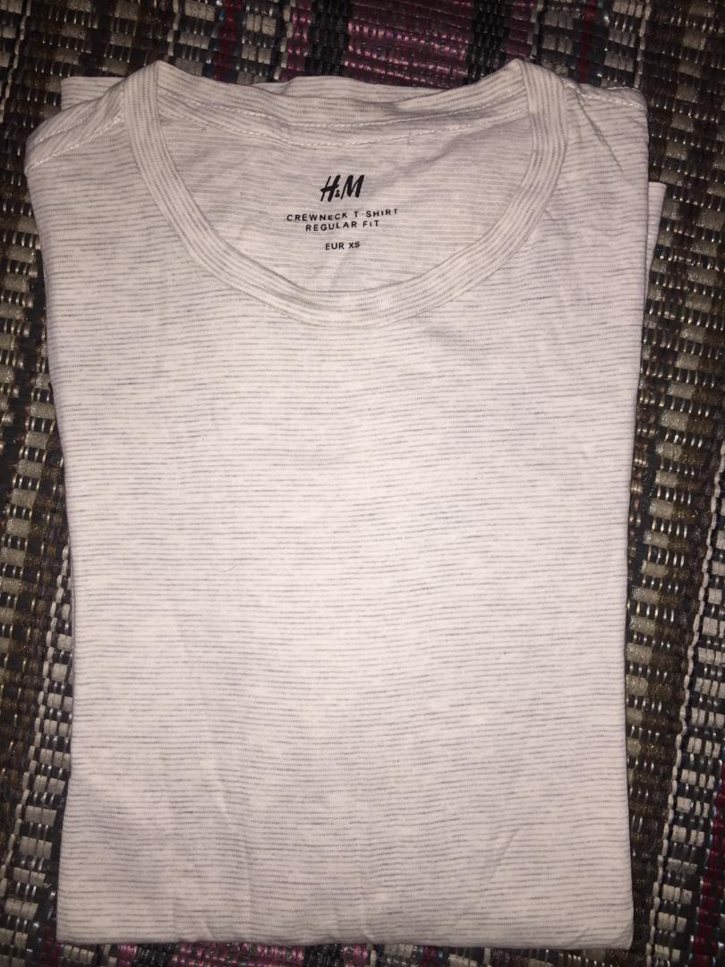 Tshirt Borongan H M Ukuran Xs Like New Fesyen Pria Pakaian Atasan Di Carousell