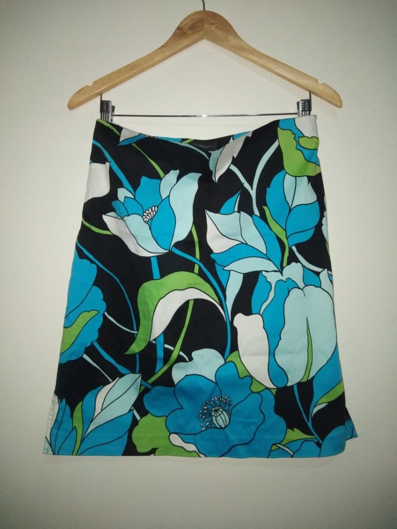 Blue Printed Cotton Skirt (Category: Skirts) located in Las Pinas. Submitted by kdth_ (Listing ID 253192798, Image 1). Description: Blue Printed Skirt Size 8 97% Cotton 3% Spandex Shipping within Metro Manila is only Php 40.