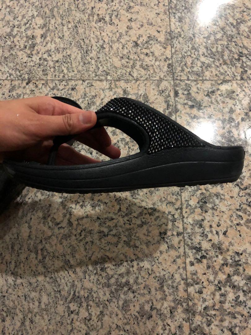 Crocs fitflop sales