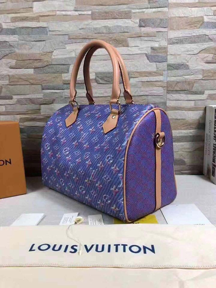 Doctors Bag (Category: Luxury Bags & Wallets) located in Quezon City. Submitted by reignlexie (Listing ID 253108936, Image 1). Description: ✨AUTHENTIC QUALITY BAGS✨✨ 💓 Means ...authenticated for the original ones. MOST of the times, items comes with COMPLETE INCLUSIONS. 👍💋 FREE SHIPPING 🥳 ✨✨Read before placing order! ✨✨ 💖No trust? Easy. Dont place order. We have feedbacks on our page. You can check! 💖Items posted are PRE ORDER. Not onhand. 