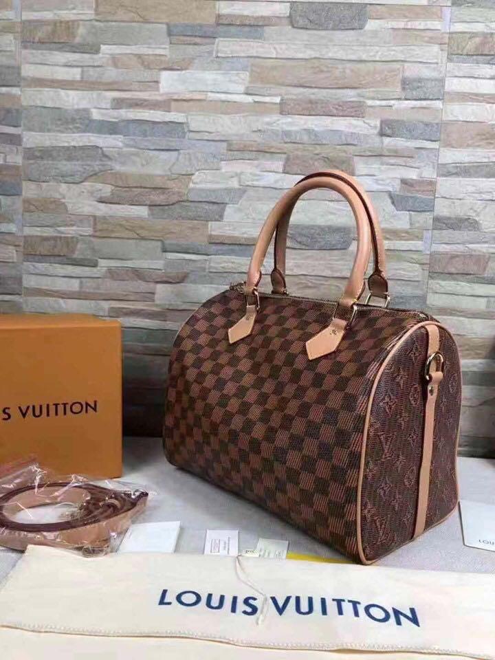 Doctors Bag (Category: Luxury Bags & Wallets) located in Quezon City. Submitted by reignlexie (Listing ID 253108936, Image 3). Description: ✨AUTHENTIC QUALITY BAGS✨✨ 💓 Means ...authenticated for the original ones. MOST of the times, items comes with COMPLETE INCLUSIONS. 👍💋 FREE SHIPPING 🥳 ✨✨Read before placing order! ✨✨ 💖No trust? Easy. Dont place order. We have feedbacks on our page. You can check! 💖Items posted are PRE ORDER. Not onhand. 