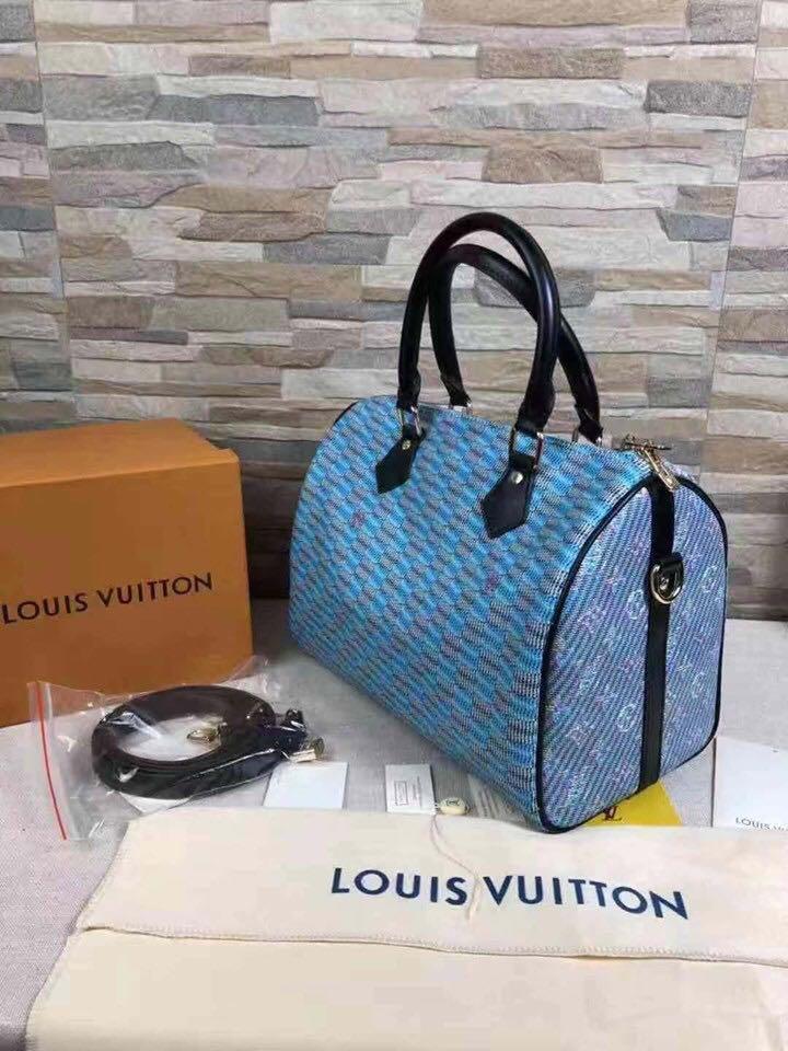 Doctors Bag (Category: Luxury Bags & Wallets) located in Quezon City. Submitted by reignlexie (Listing ID 253108936, Image 2). Description: ✨AUTHENTIC QUALITY BAGS✨✨ 💓 Means ...authenticated for the original ones. MOST of the times, items comes with COMPLETE INCLUSIONS. 👍💋 FREE SHIPPING 🥳 ✨✨Read before placing order! ✨✨ 💖No trust? Easy. Dont place order. We have feedbacks on our page. You can check! 💖Items posted are PRE ORDER. Not onhand. 