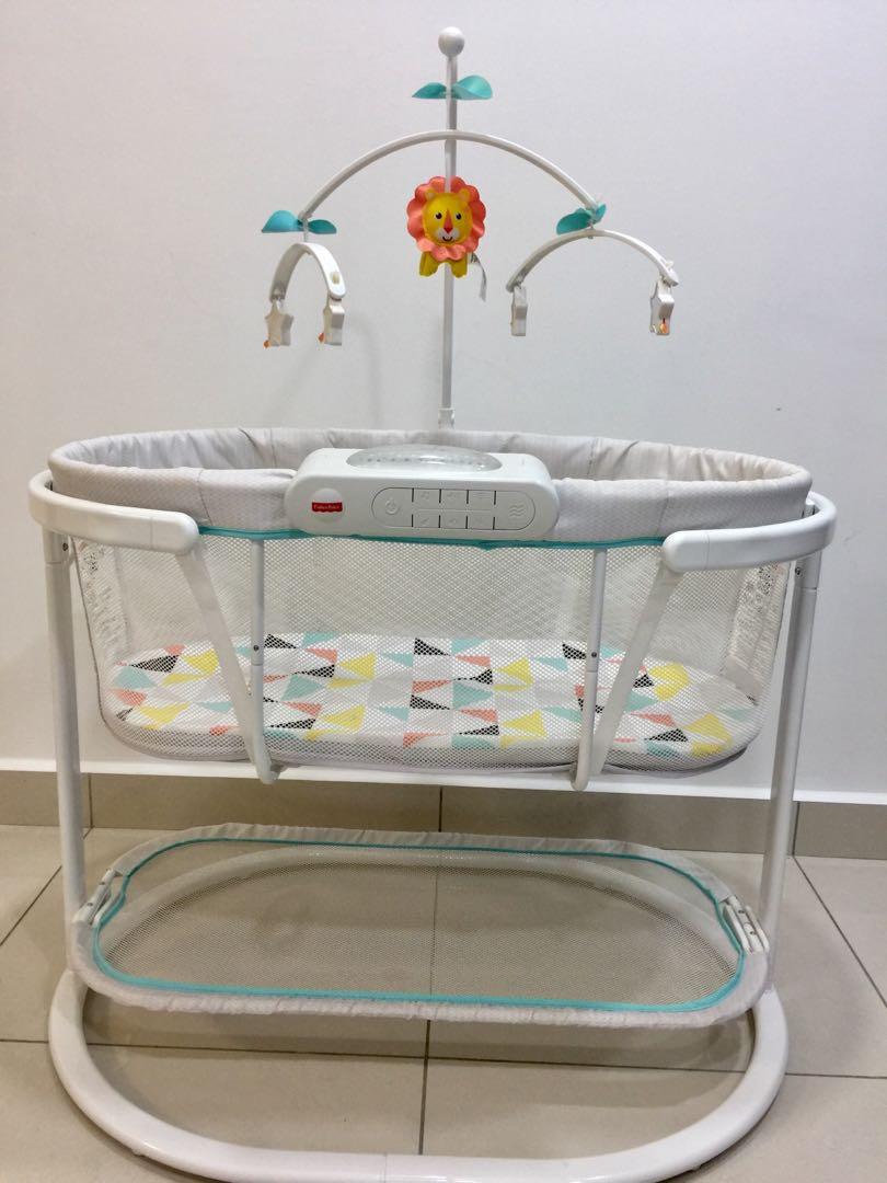 Fisher price soothing motions bassinet in windmill outlet