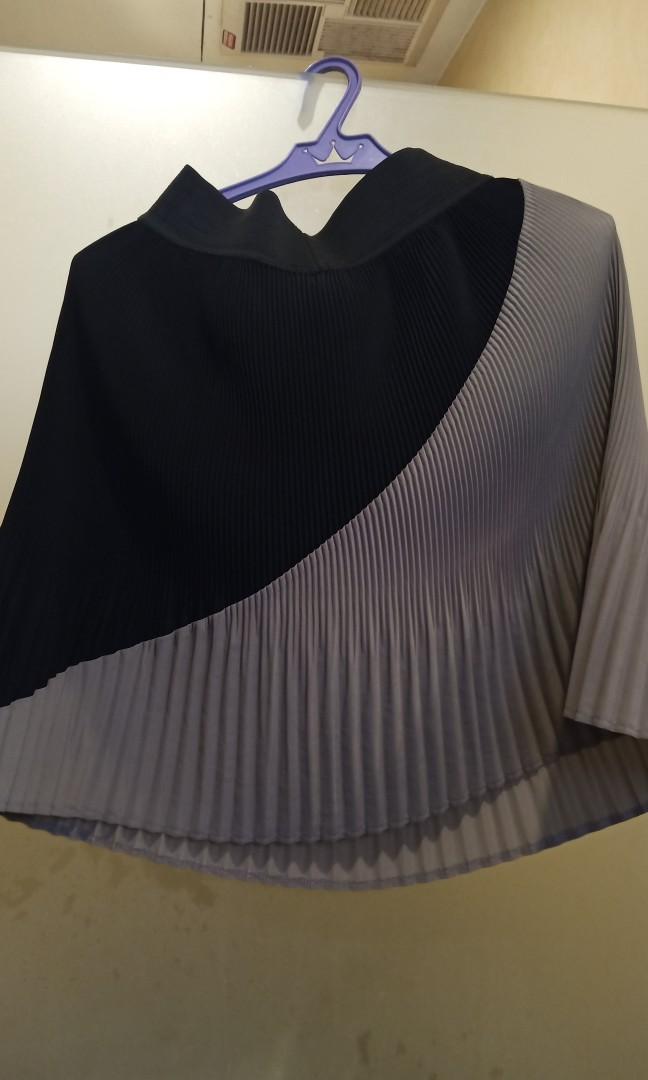 Kashieca Electric Pleats Skirt (Category: Skirts) located in Makati City. Submitted by ulanph (Listing ID 253075865, Image 2). Description: small to medium handwash only and air dry para di mawala eventually ung electric pleats took care of this kaya ok pa ung pleats.
