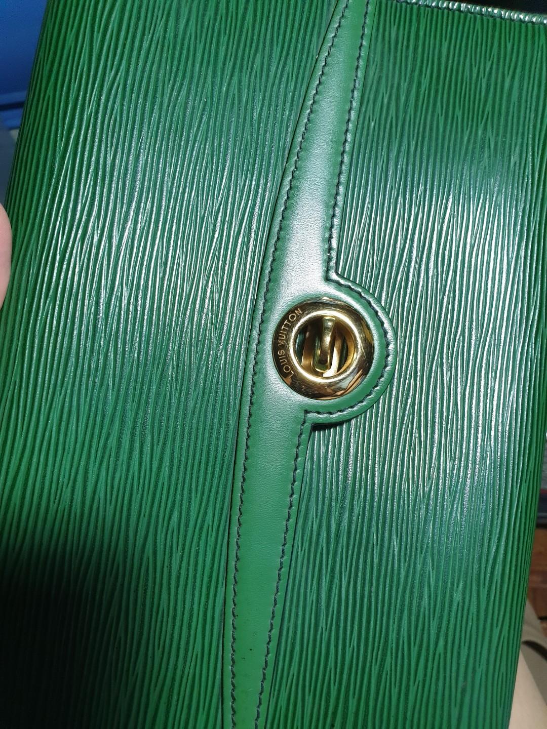 Louis Vuitton Epi Green Pochette Archer (Category: Luxury Bags & Wallets) located in Quezon City. Submitted by littletenshi711 (Listing ID 230072833, Image 2). Description: •Pochette archer clutch •Bag and dustbag •Bought from Japan •Flaws : Inside pocket.