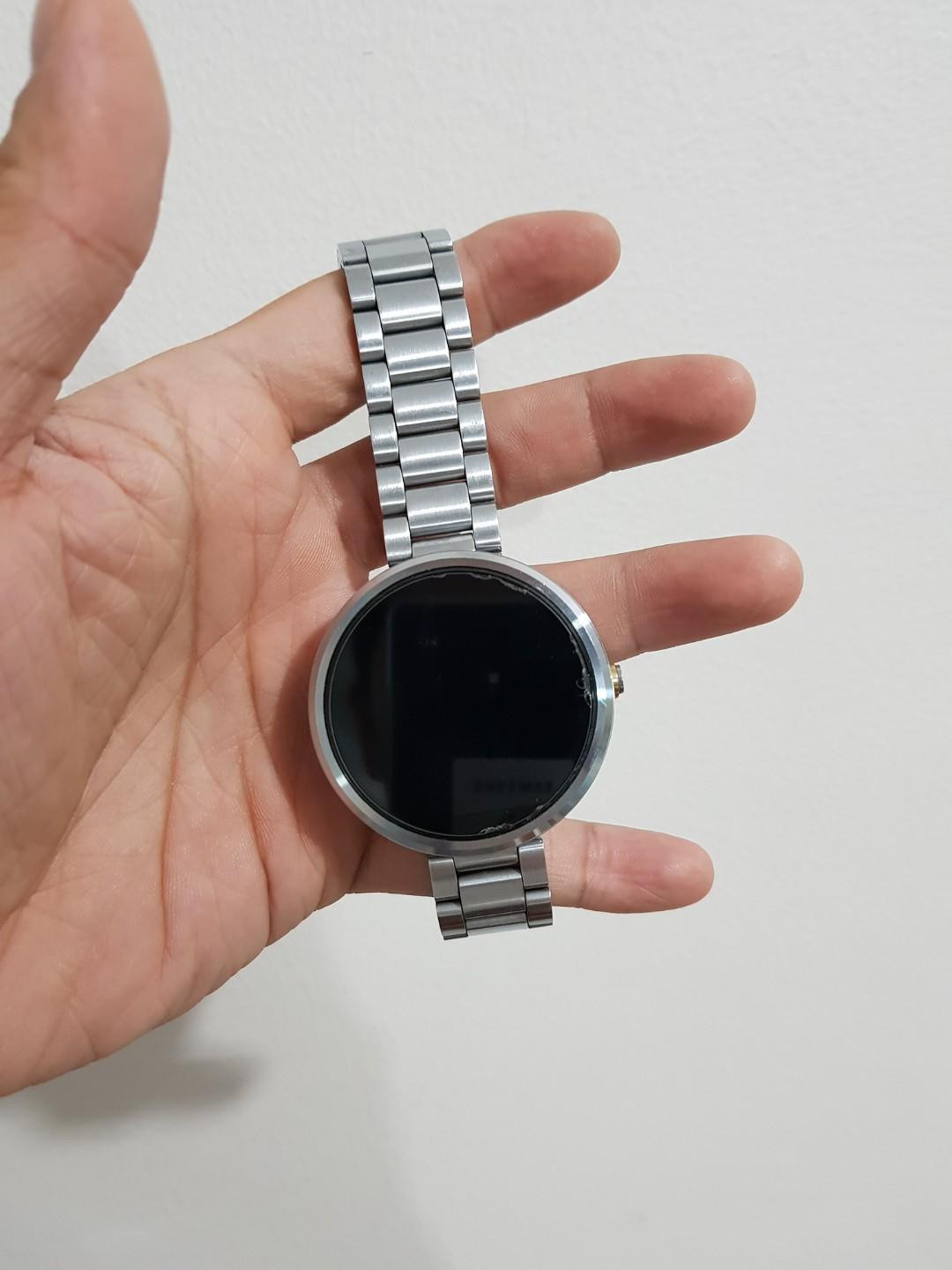 Motorola 360 first gen smart watch with dead pixels, Men's Fashion