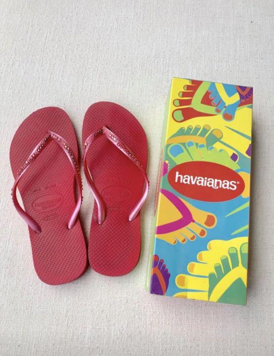 havaianas red flip flops