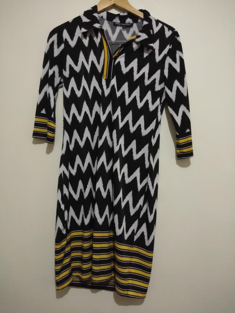 Printed Office Dress with sleeves (Category: Dresses) located in Las Pinas. Submitted by kdth_ (Listing ID 253195456, Image 2). Description: Sleeves up to elbows Shipping within Metro Manila Php 50.