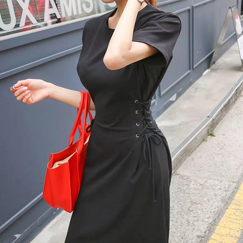 slimming black dress