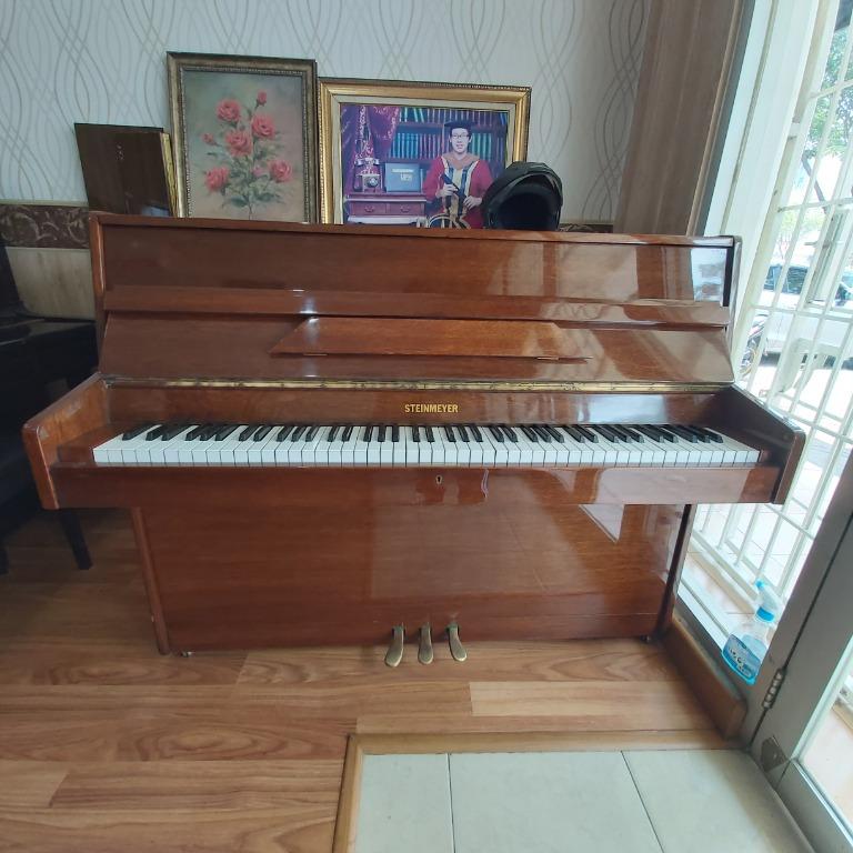 Piano upright bekas sale