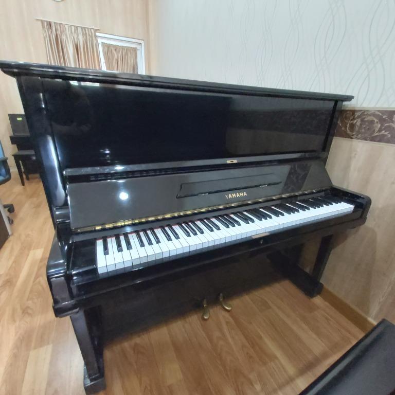 Piano upright bekas sale