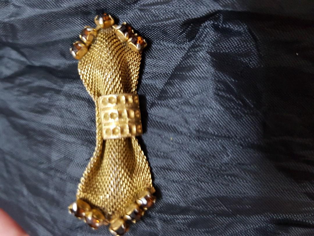 Vintage Gold Toned Bow Brooch (Category: Brooches) located in Mandaluyong City. Submitted by encardisu (Listing ID 253164842, Image 1). Description: This is a vintage gold toned brooch in a mesh bow design. Got some wear on it as shown on photos so please manage your expectations. Sure buyers may send me a message for additional photos. Buyer shoulders the shipping..