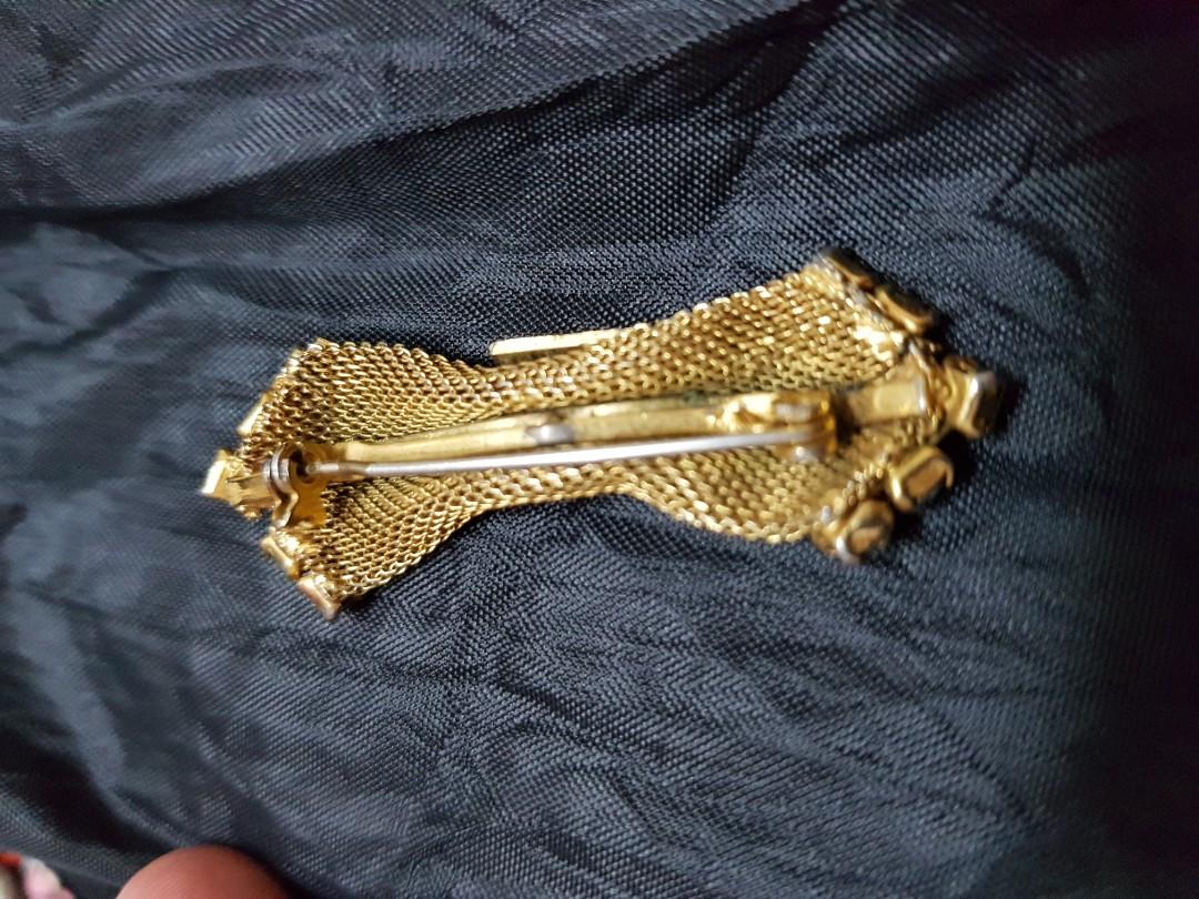 Vintage Gold Toned Bow Brooch (Category: Brooches) located in Mandaluyong City. Submitted by encardisu (Listing ID 253164842, Image 2). Description: This is a vintage gold toned brooch in a mesh bow design. Got some wear on it as shown on photos so please manage your expectations. Sure buyers may send me a message for additional photos. Buyer shoulders the shipping..