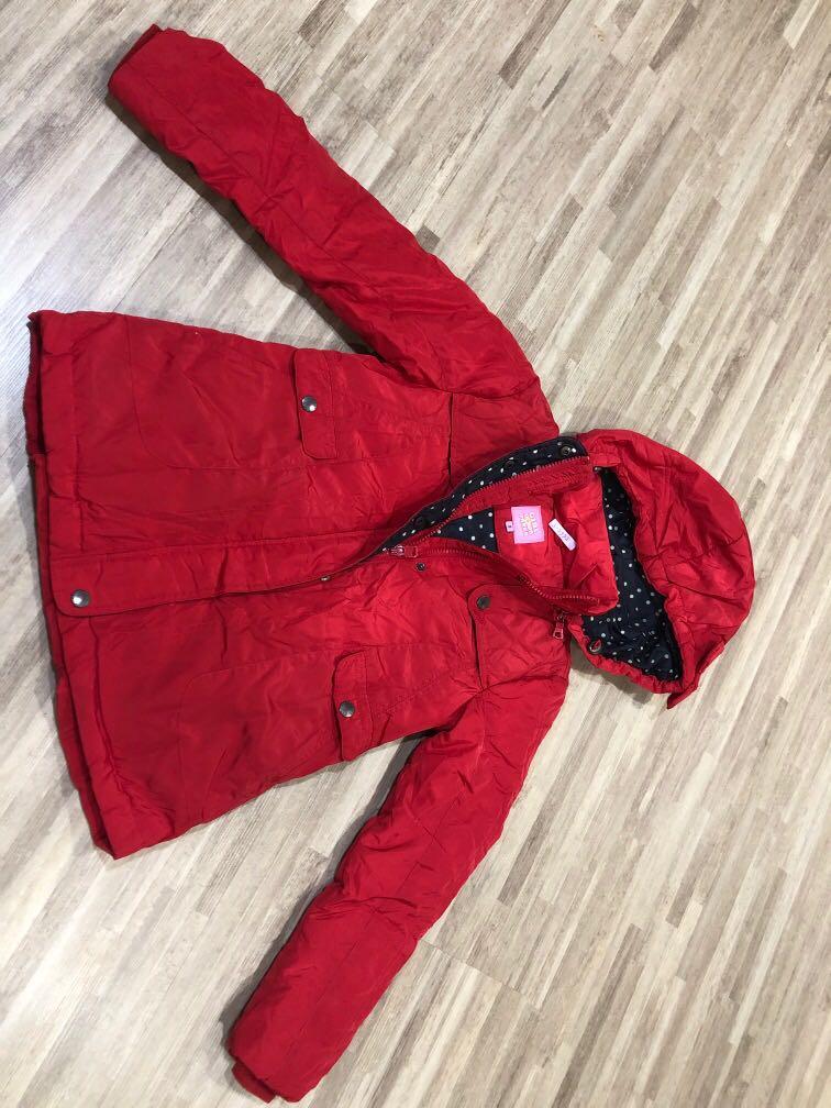 Winter Jacket (Category: Babies & Kids Fashion) located in Singapore. Submitted by chrizlt (Listing ID 253202204, Image 1). Description: Pretty red winter time winter jacket for 6-8yo Still in very good condition, looks really cute in photos Length (shoulder to waist) : 54cm Sleeve: 50cm Chest: 40cm.