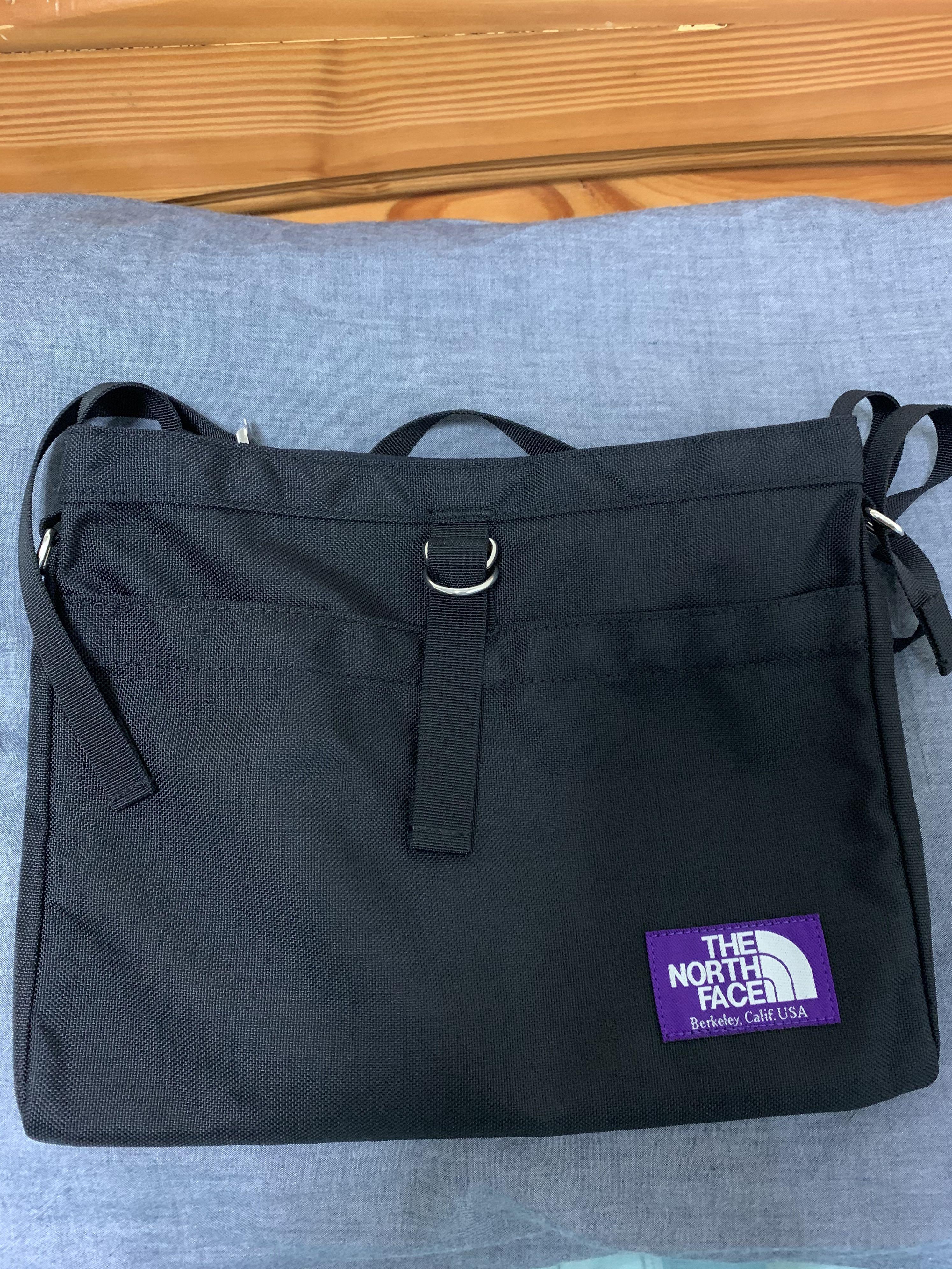 北臉the North Face 紫標小側背包隨身小包黑款 他的時尚 包包在旋轉拍賣