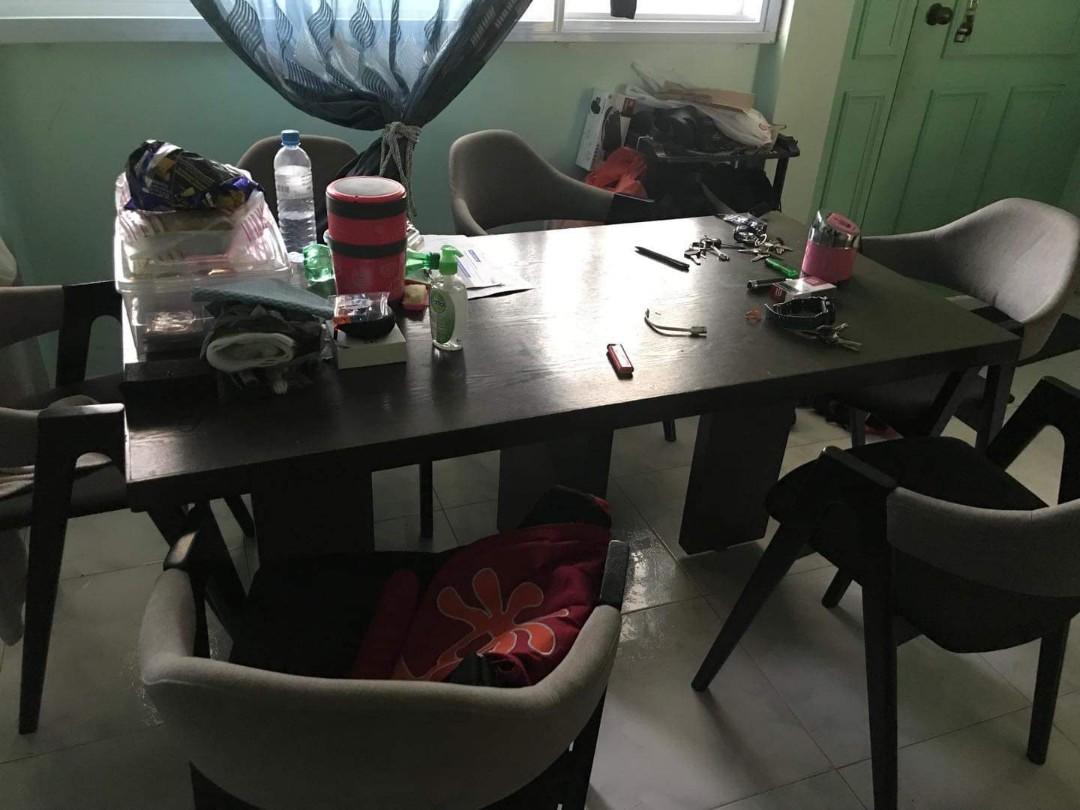 Dining table (Category: Tables & Sets) located in Singapore. Submitted by lovehurtsalways (Listing ID 253259726, Image 1). Description: Need to clear ASAP... Appreciate a token of $20 ......