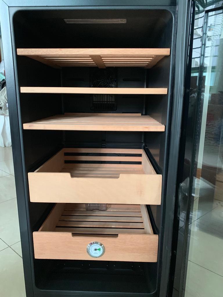 Electric Thermal Cigar Fridge W Cedar Interior Home Appliances
