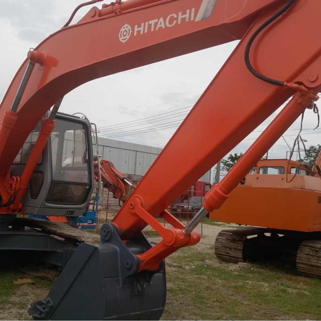 HITACHI-ZX200-2 EXCAVATOR, Special Vehicles, Heavy Vehicles on Carousell