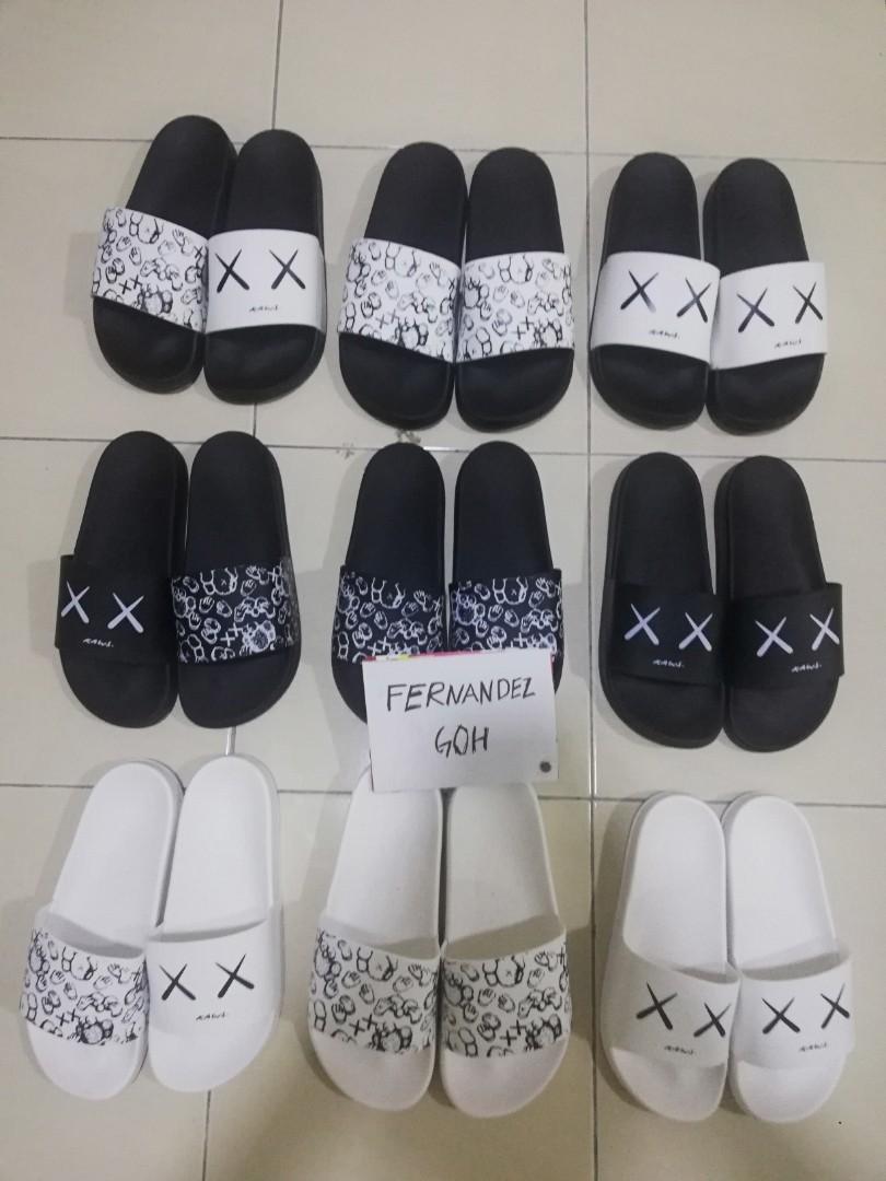 kaws uniqlo slippers