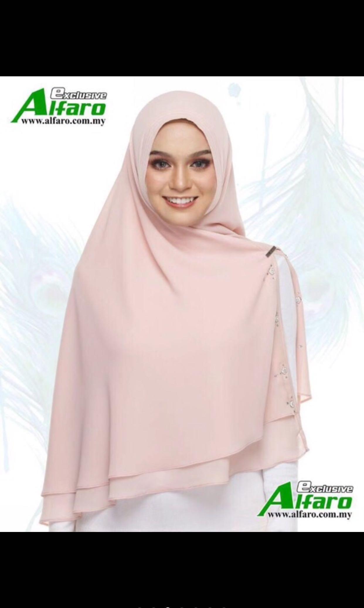 Khimar (Category: Hijabs) located in Batu Pahat. Submitted by brightstar20 (Listing ID 253329863, Image 3). Description: Khimar Alfaro fashion Chiffon Double layer.