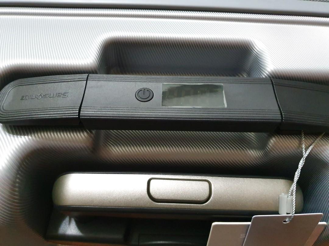 Samsonite T5 68cm Spinner Luggage with Built in weighing scale, Hobbies