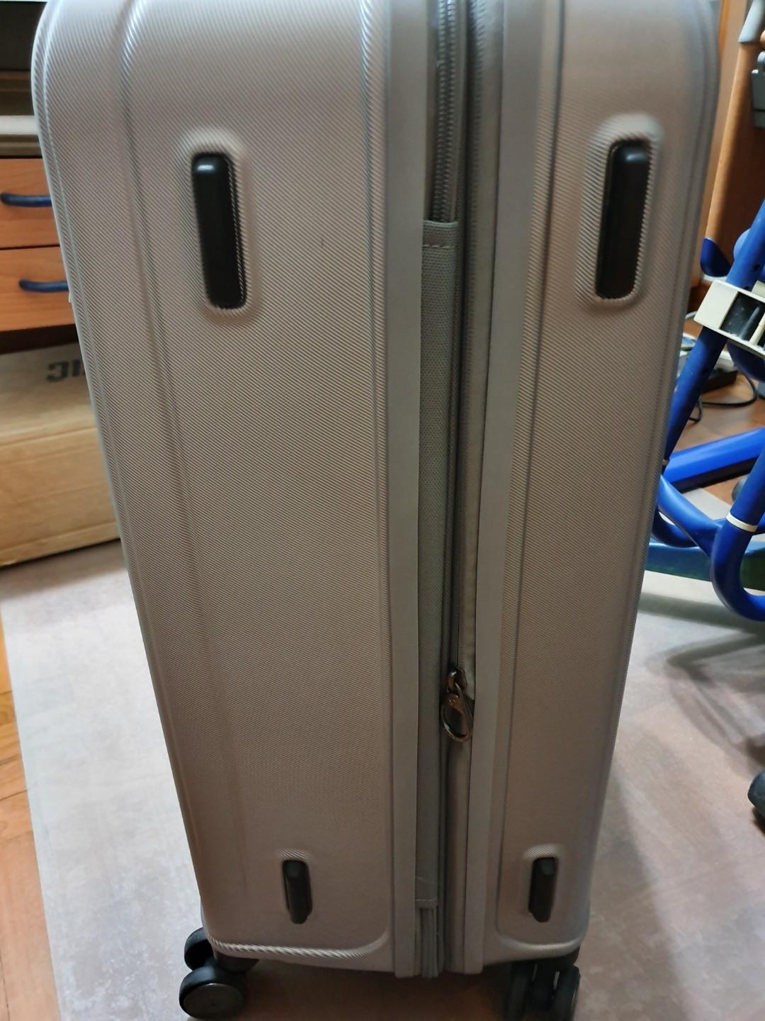 A samsonite t5 68cm spinner top