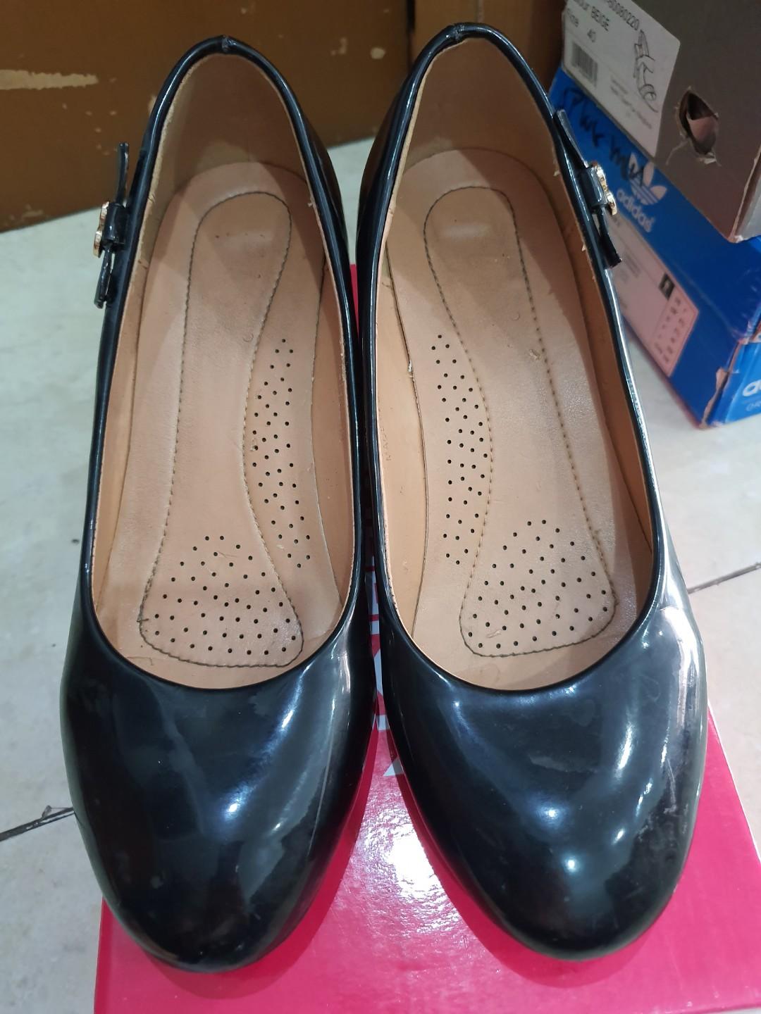 Sandal Fladeo Size 39 Hitam Heels 7cm Women S Fashion Women S Shoes On Carousell