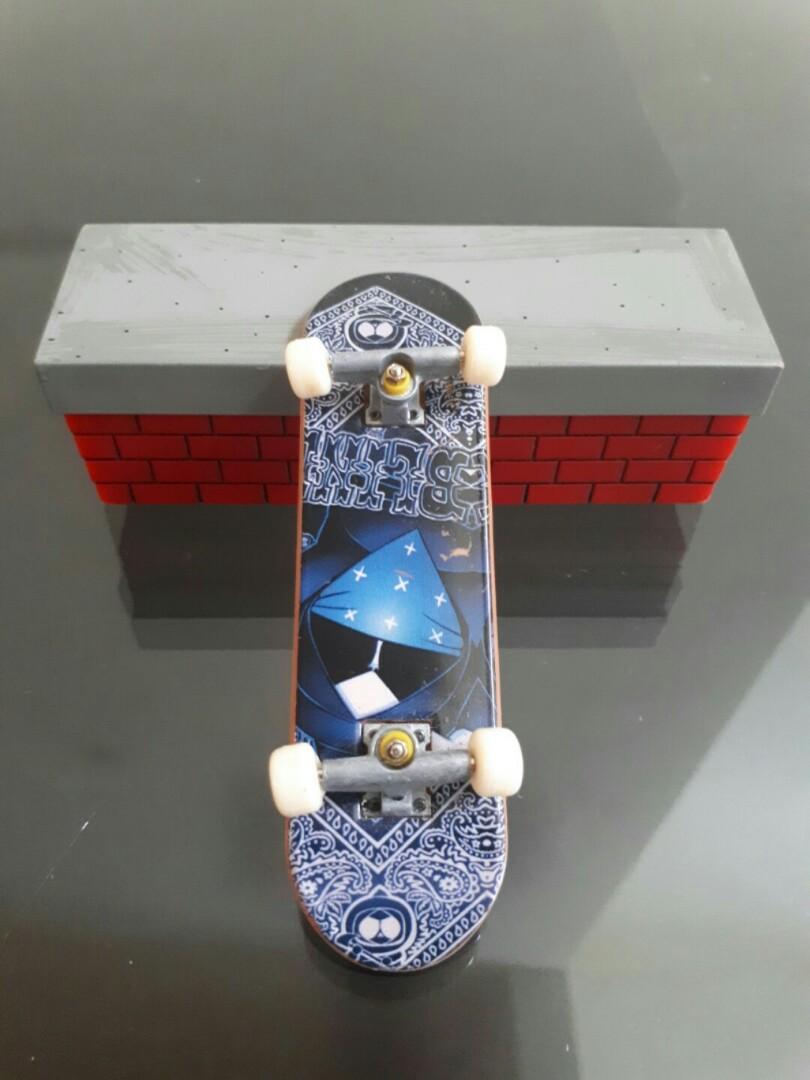 TECH DECK FINGERBOARD DARKSTAR ORIGINAL, Toys & Collectibles, Mainan di
