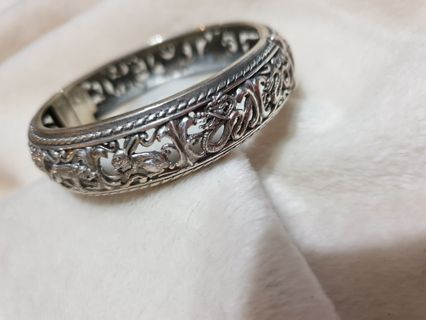 (Category: ) located in . Submitted by royal_treasure_trove (Listing ID 253442632, Image 1). Description: .