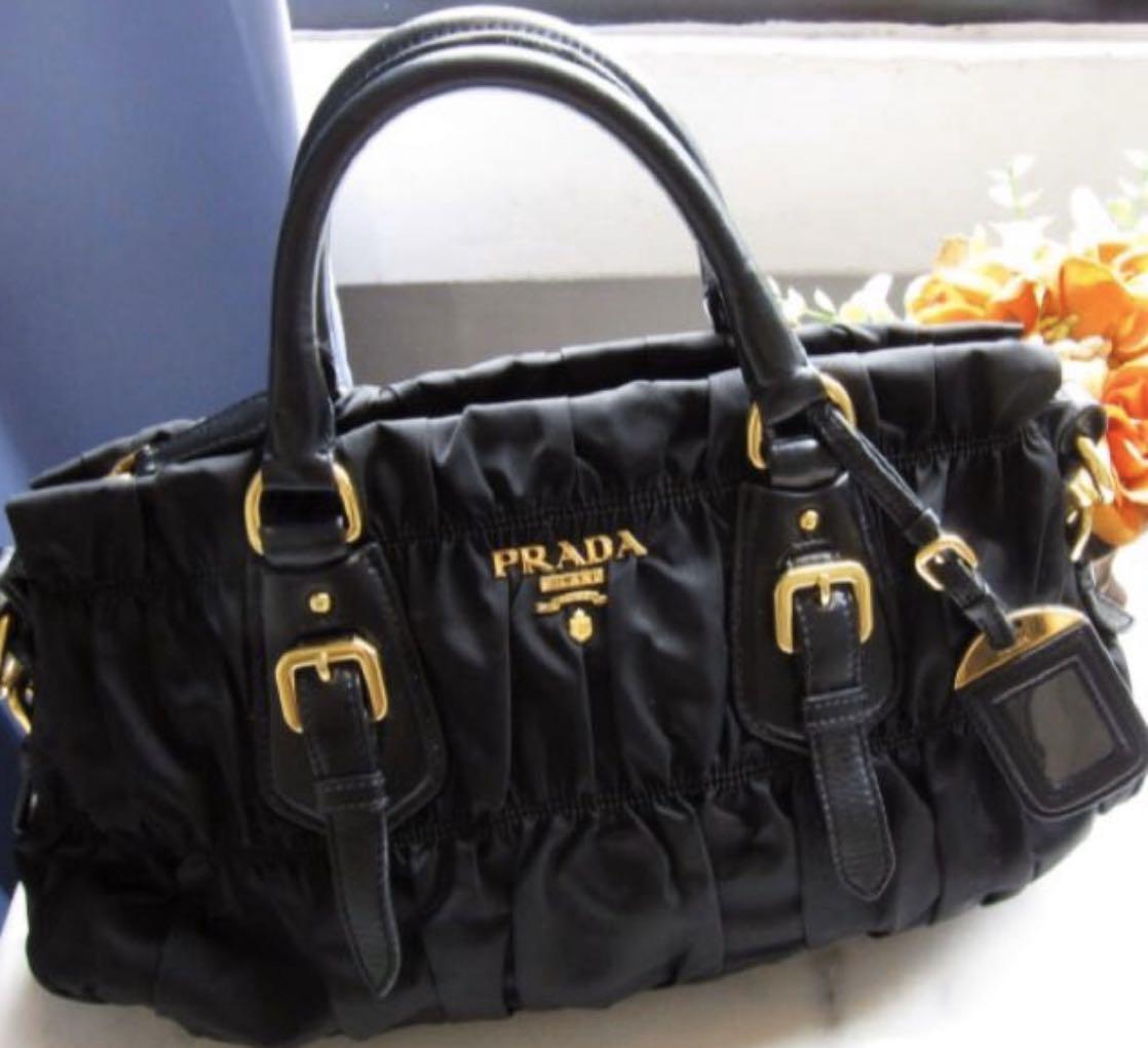 Classic Prada Tessuto Gaufre BN1407