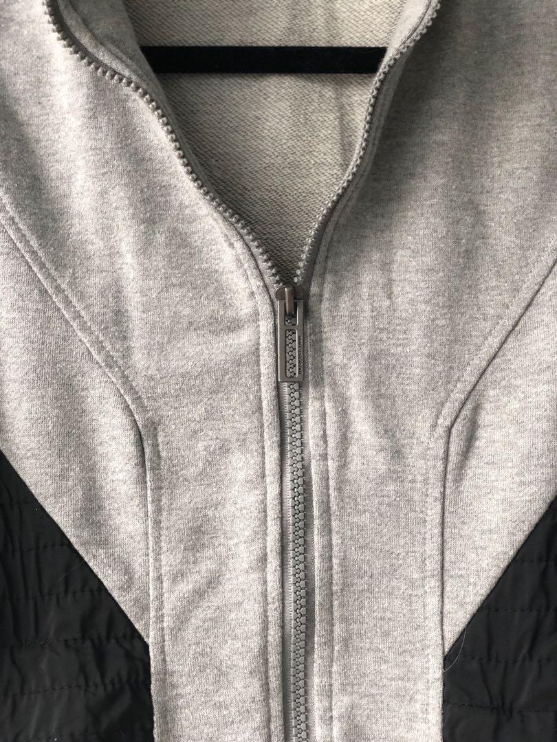 DKNY Fall / Puffer Vest (Category: Clothes) located in Toronto. Submitted by mingleecanada (Listing ID 253591880, Image 2). Description: Worn a couple of times. Size says M But fits S better. In EUC. .