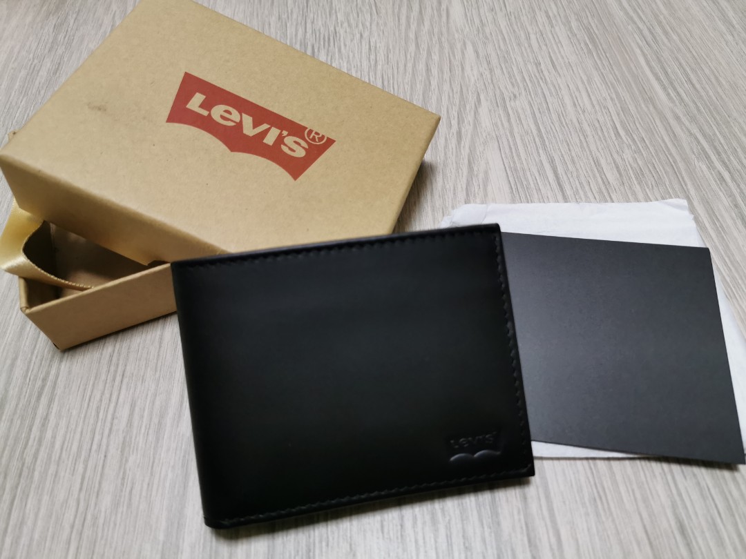 Levi's wallet, Men's Fashion, Watches & Accessories, Wallets & Card ...