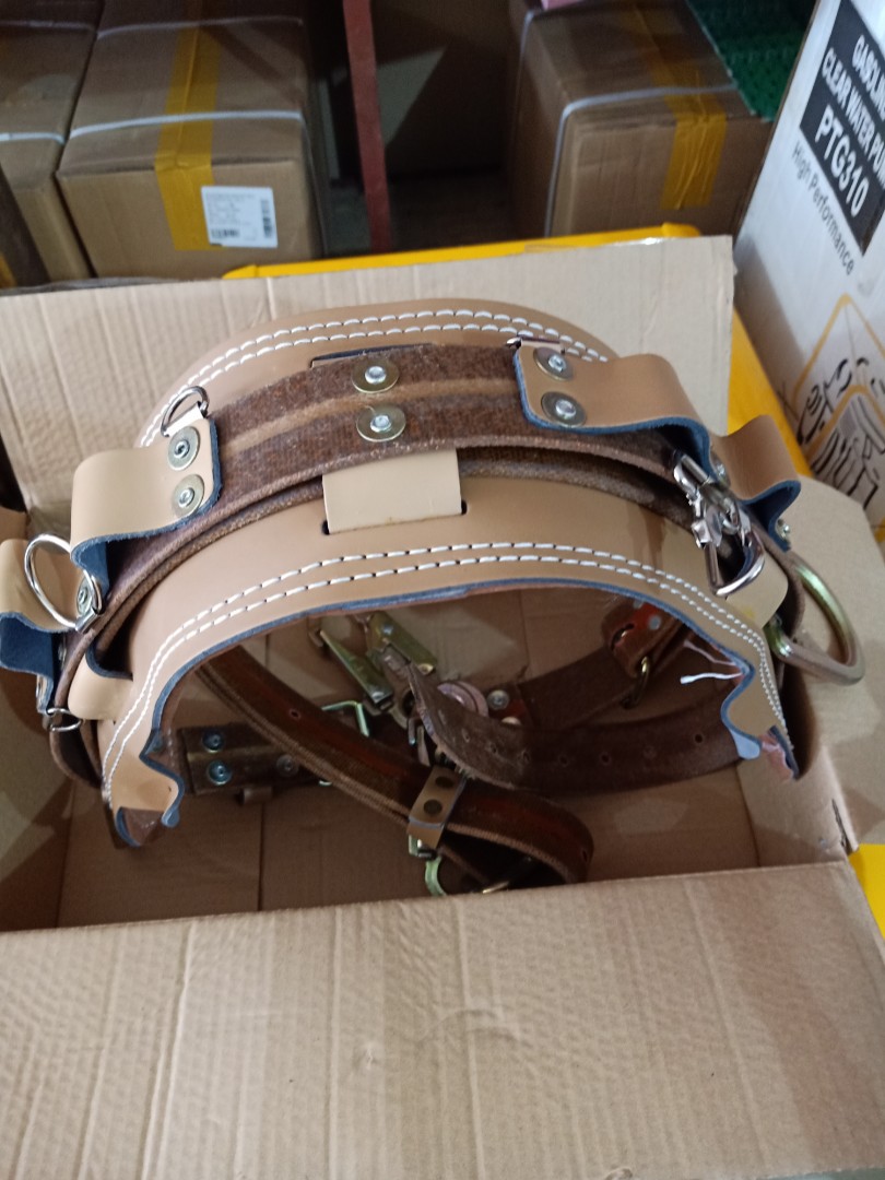 Line man belt and line man tools, Commercial & Industrial, Construction ...