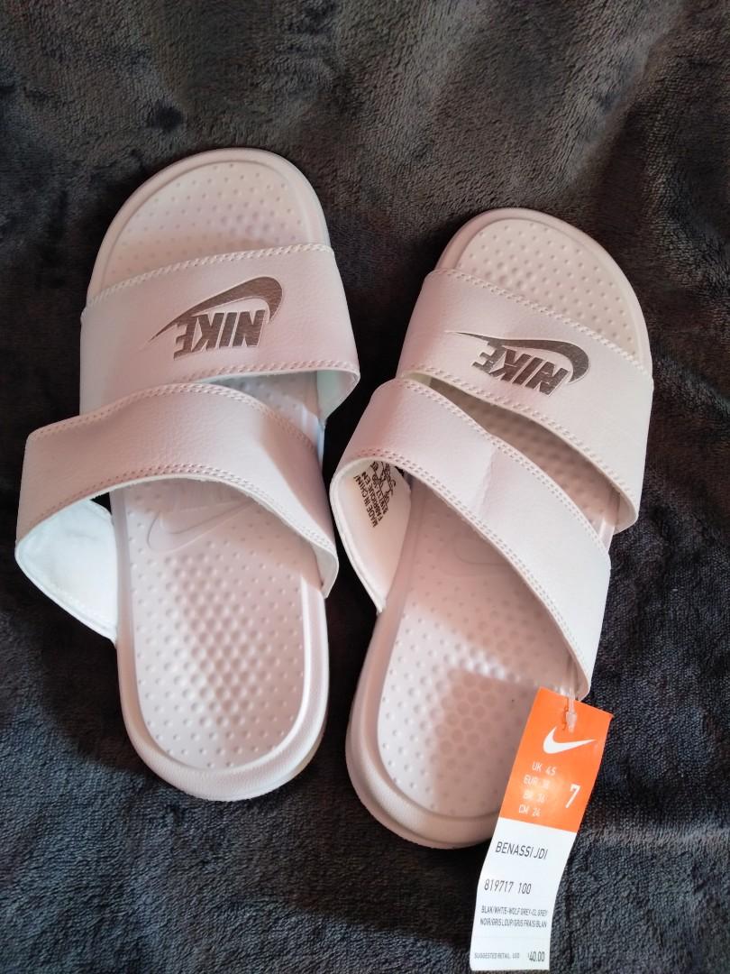 White nike store slides two strap