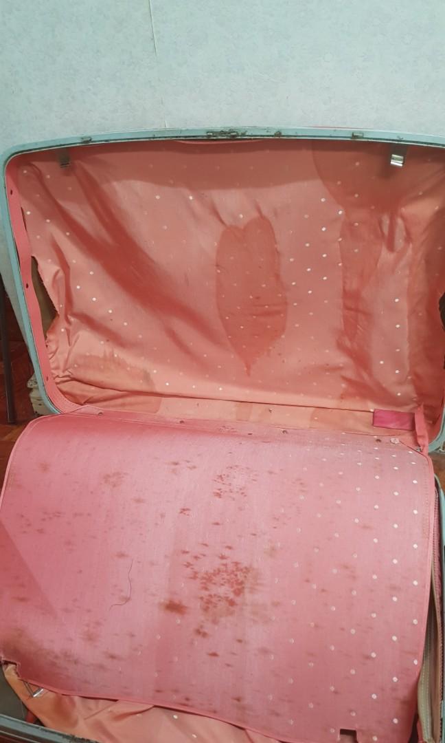 Tinghun Red samsonite vintage style XL (Category: Luggage) located in Manila. Submitted by GentleGiant (Listing ID 253490624, Image 3). Description: vintage with battle scars letting go of the sentimental value of this item discoloration due to old age collection.
